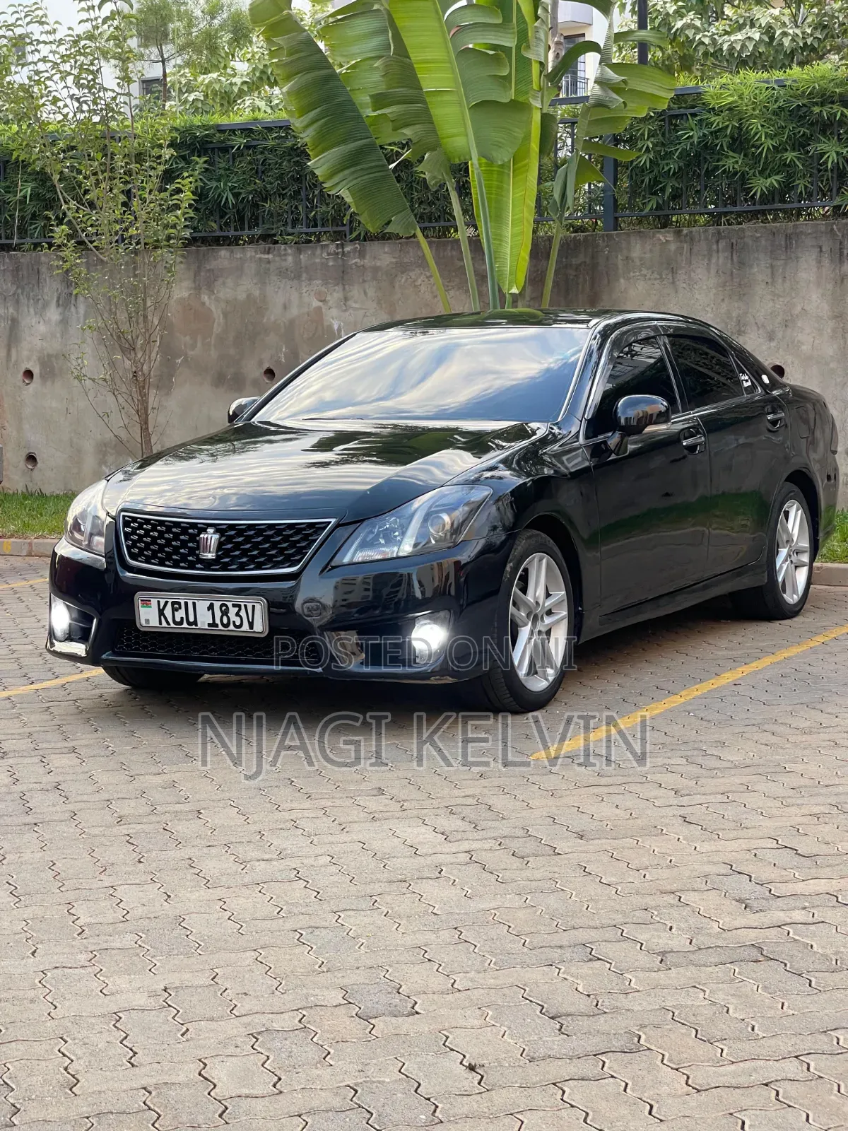 Toyota Crown 2012 Black