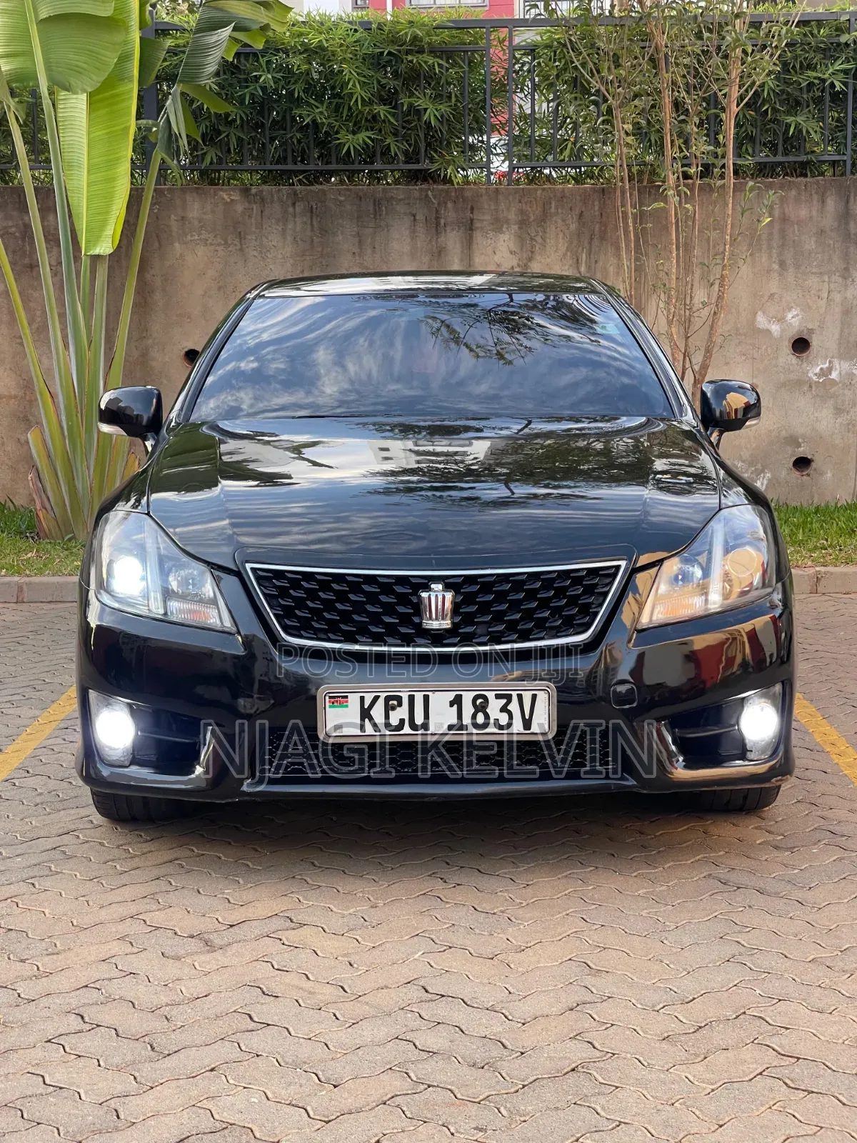 Toyota Crown 2012 Black