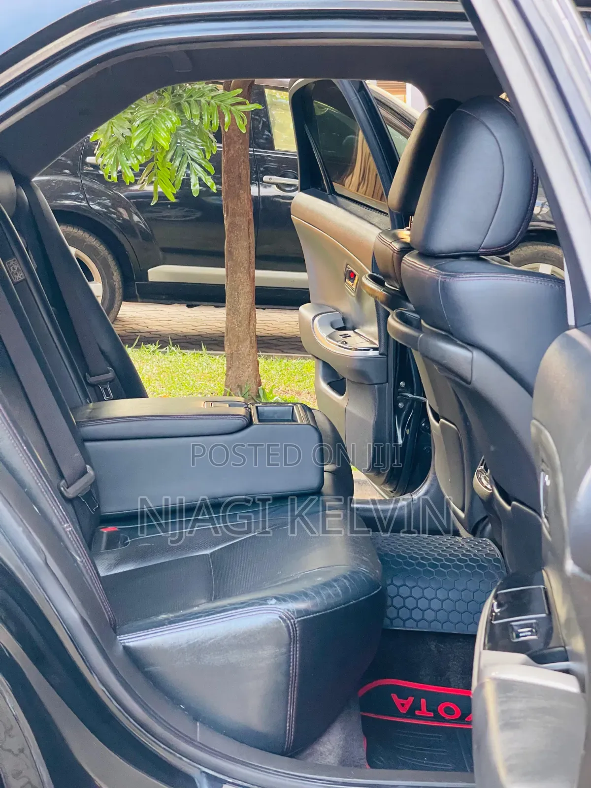 Toyota Crown 2012 Black