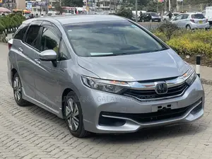 Honda Fit Shuttle 2019 Silver