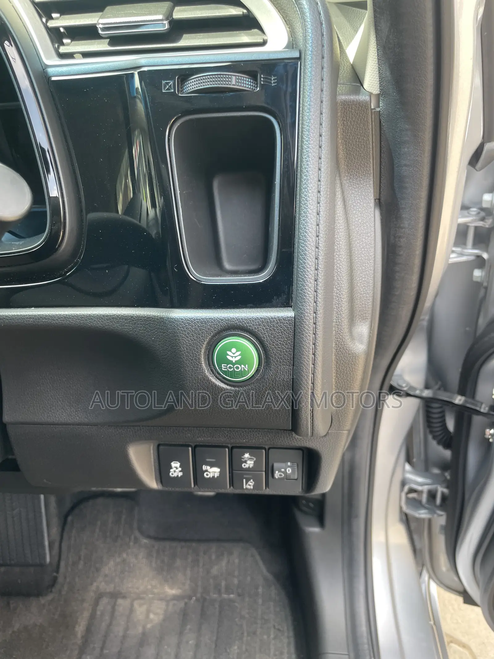 Honda Fit Shuttle 2019 Silver