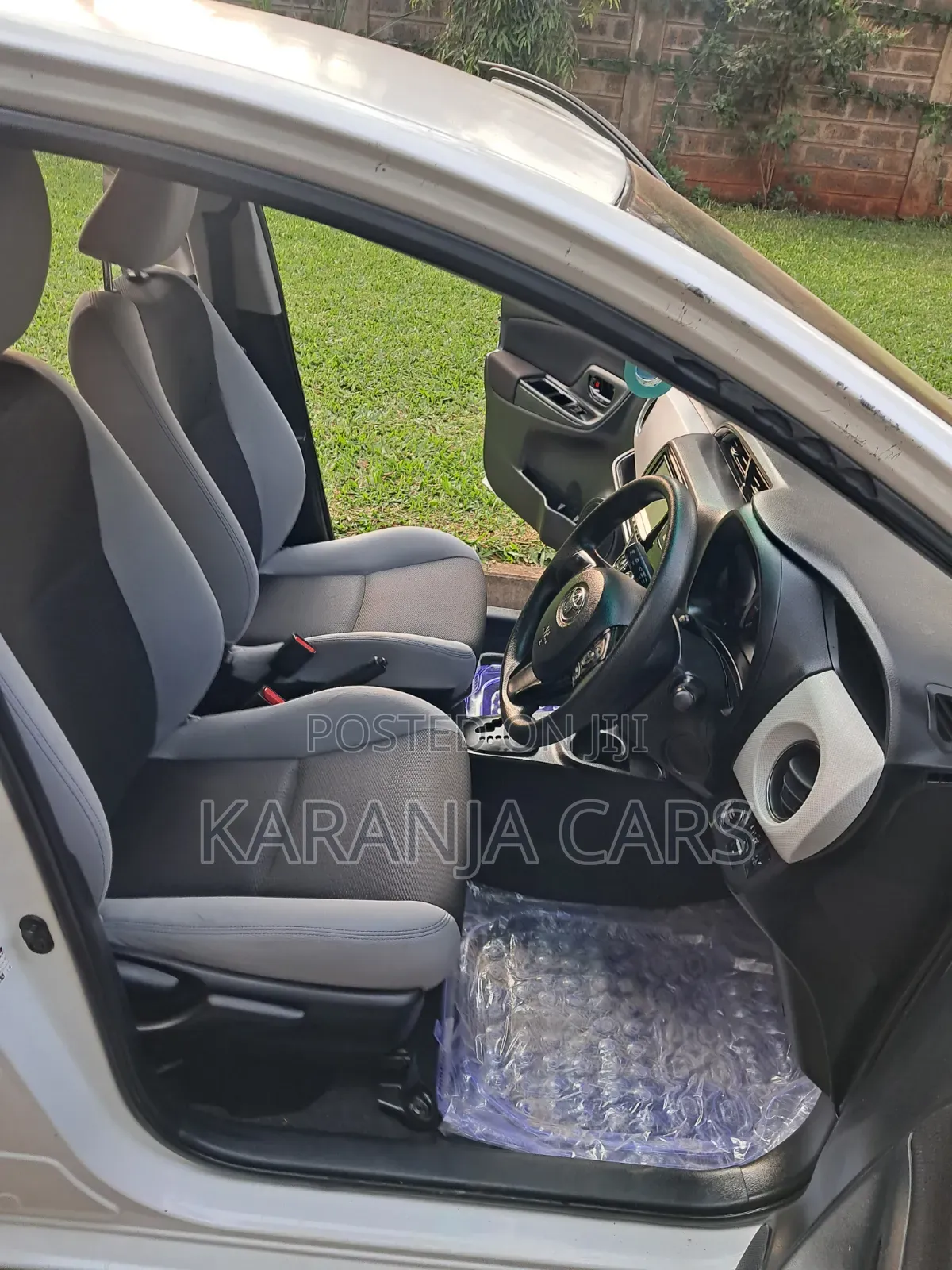 Toyota Vitz 2015 White