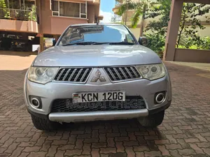 Mitsubishi L200 2013 Silver