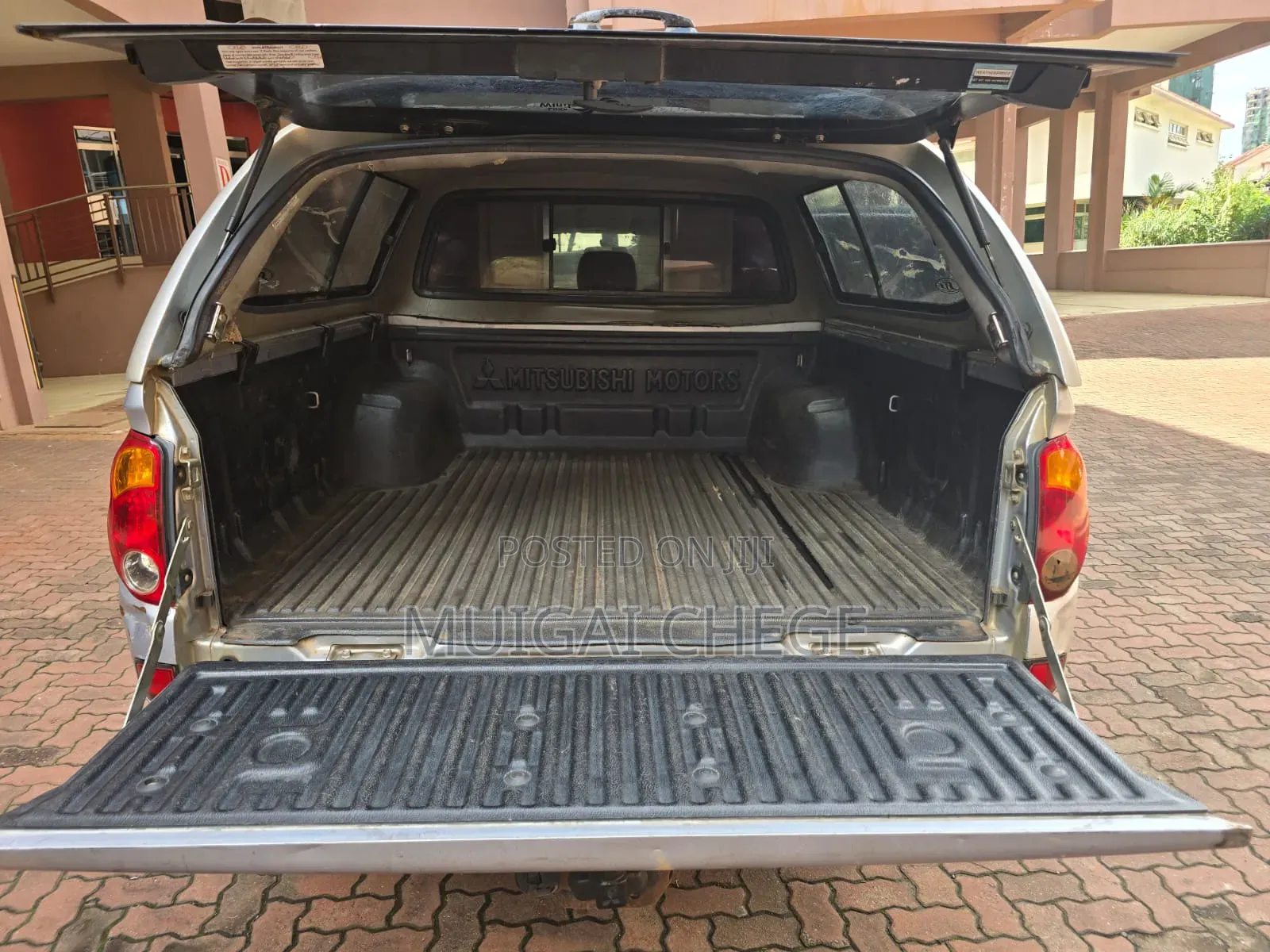 Mitsubishi L200 2013 Silver