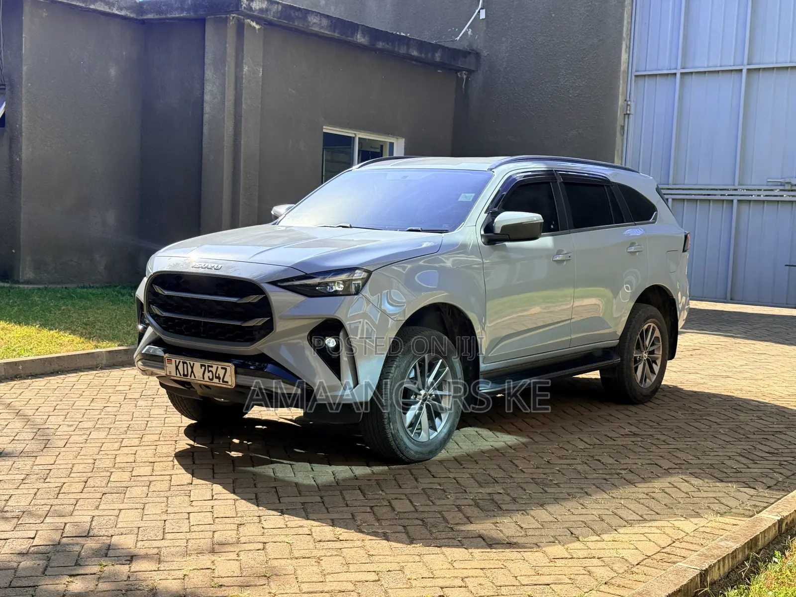 Isuzu MU-X 2025 Gray