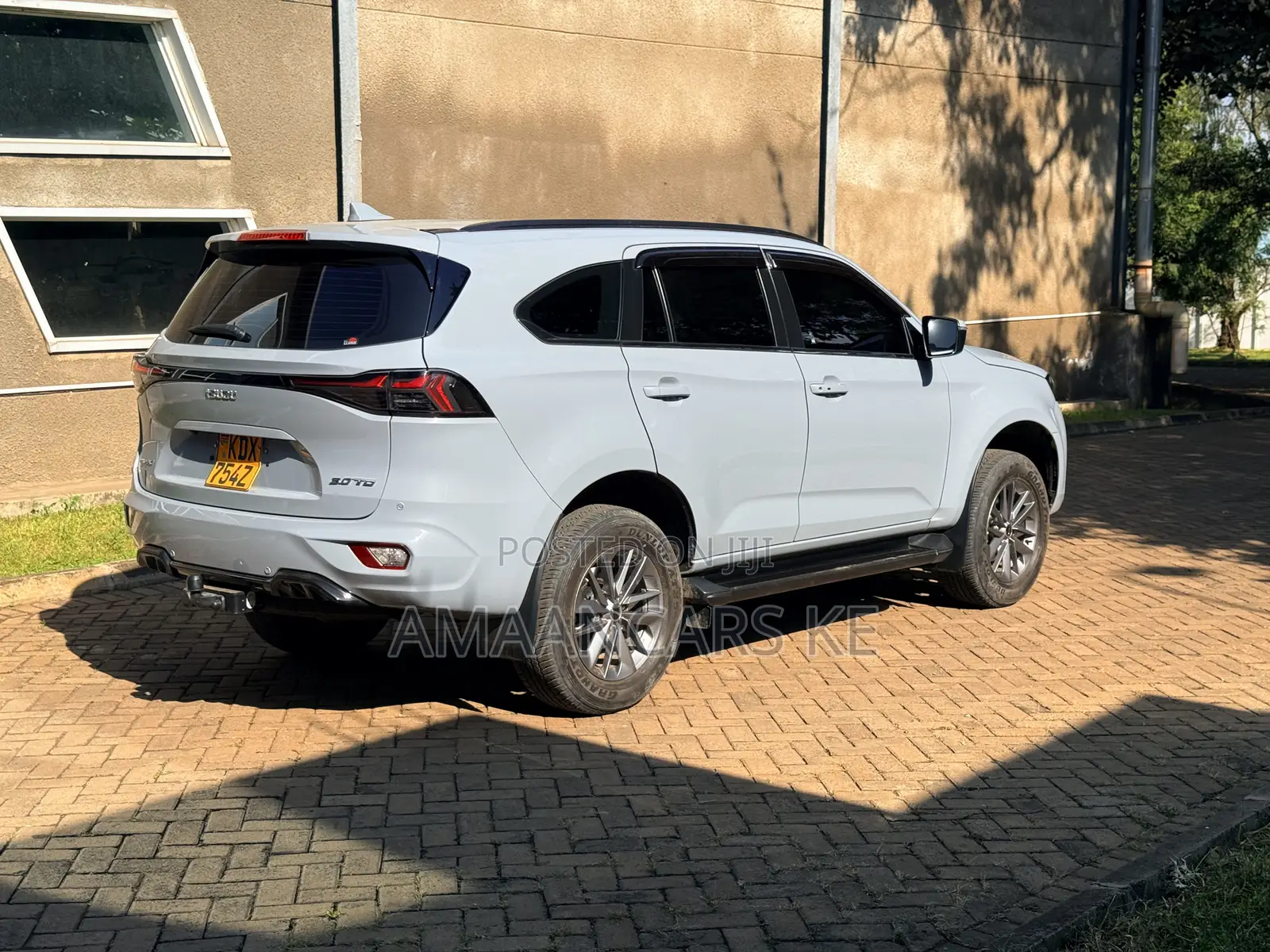 Isuzu MU-X 2025 Gray