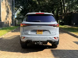 Isuzu MU-X 2025 Gray