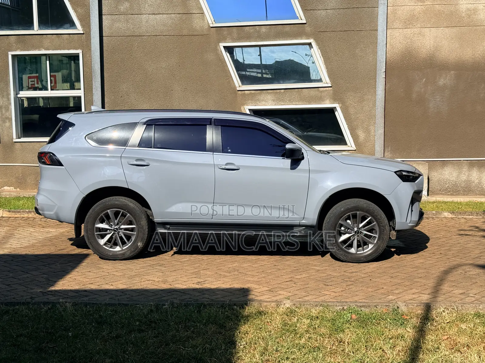 Isuzu MU-X 2025 Gray