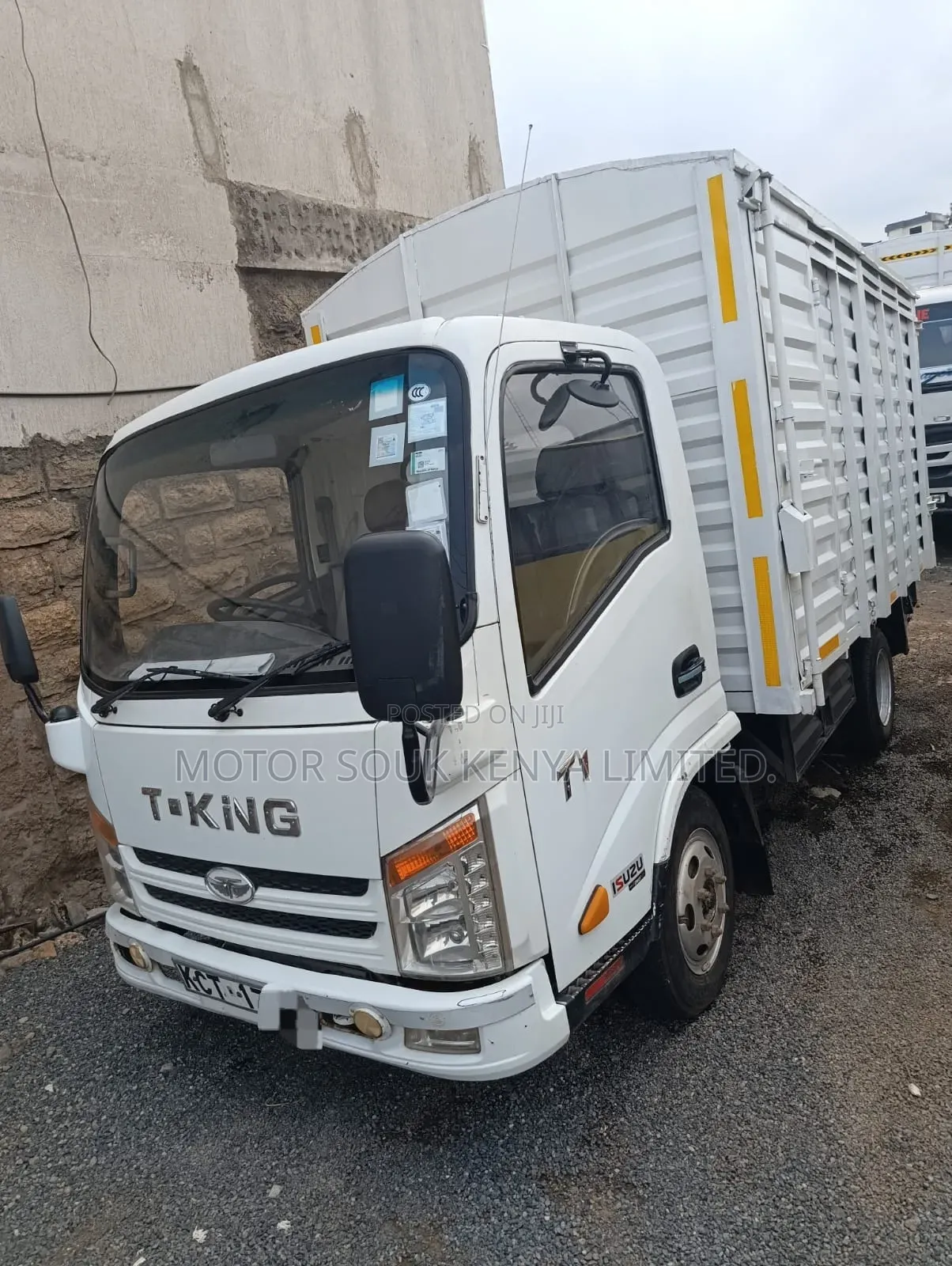 Isuzu T-King Truck 