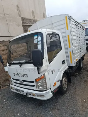 Isuzu T-King Truck 