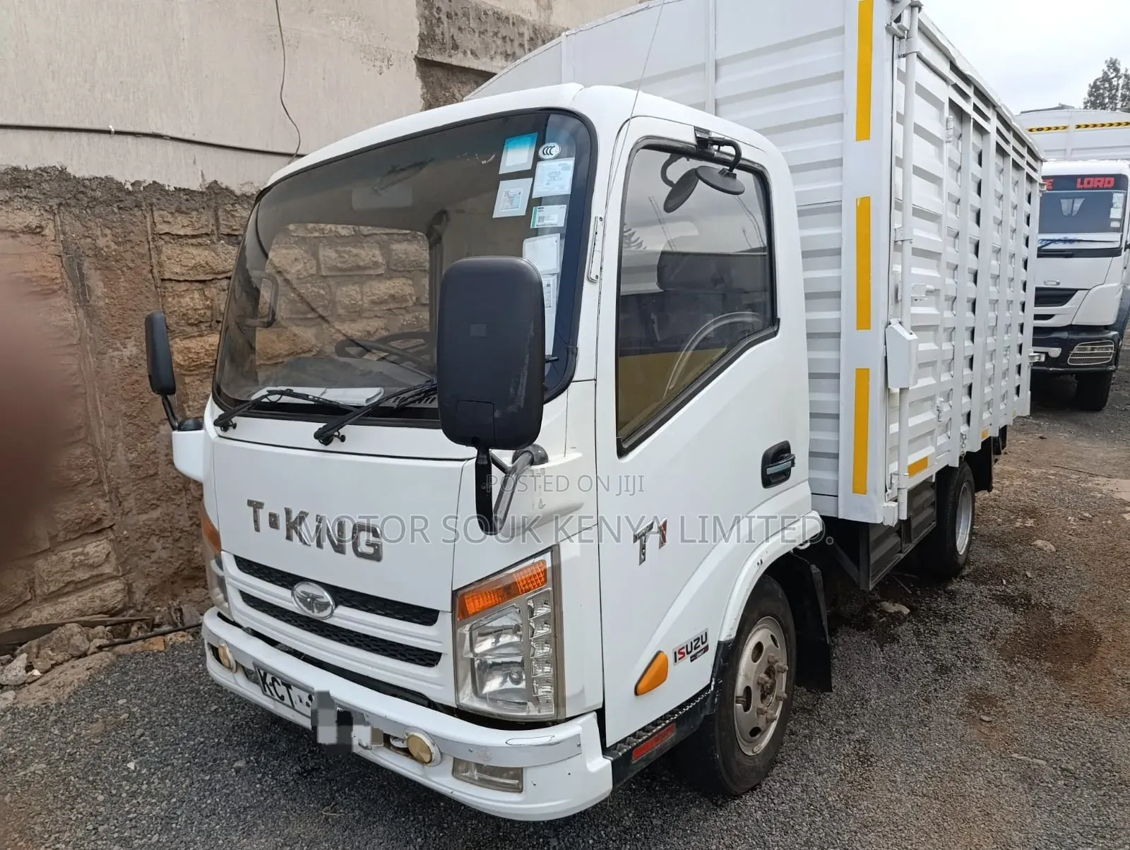 Isuzu T-King Truck 