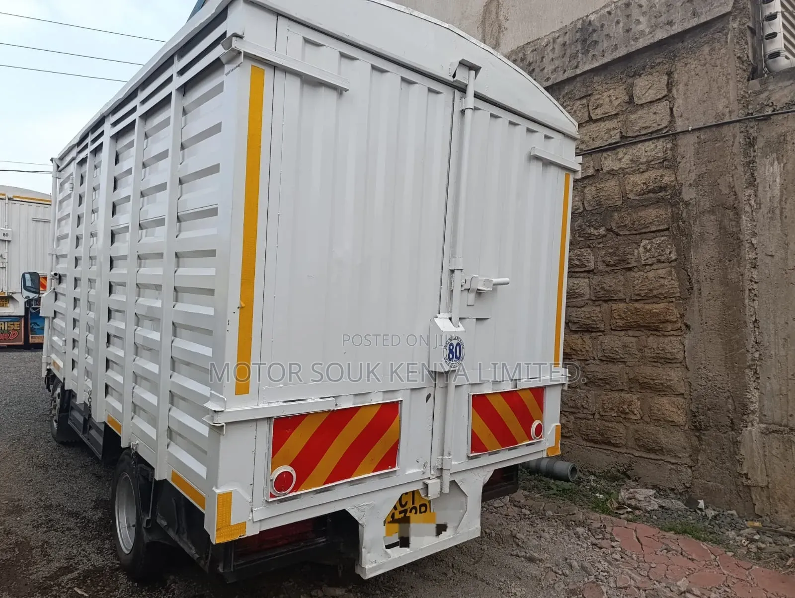 Isuzu T-King Truck 