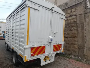 Isuzu T-King Truck 