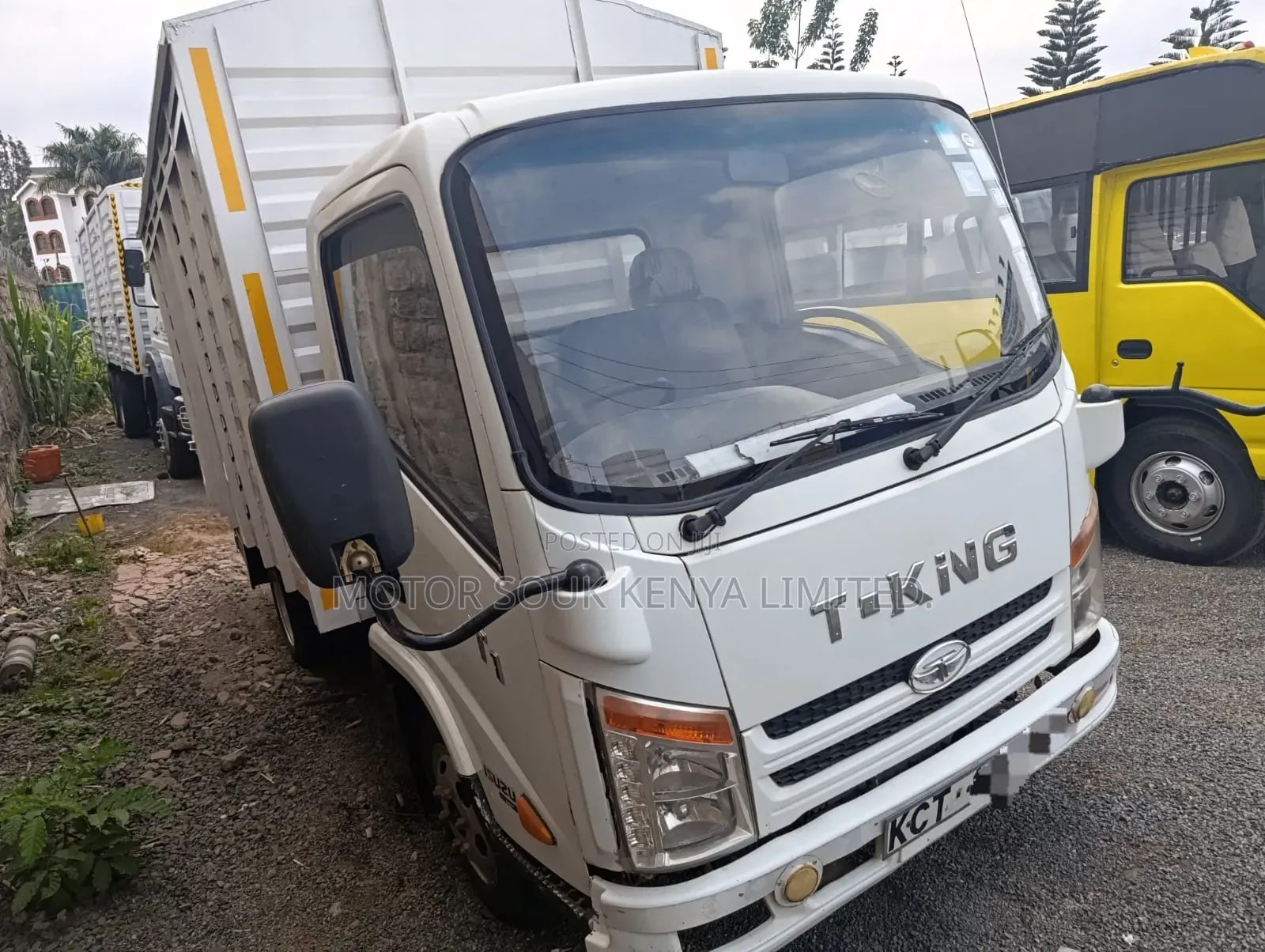 Isuzu T-King Truck 