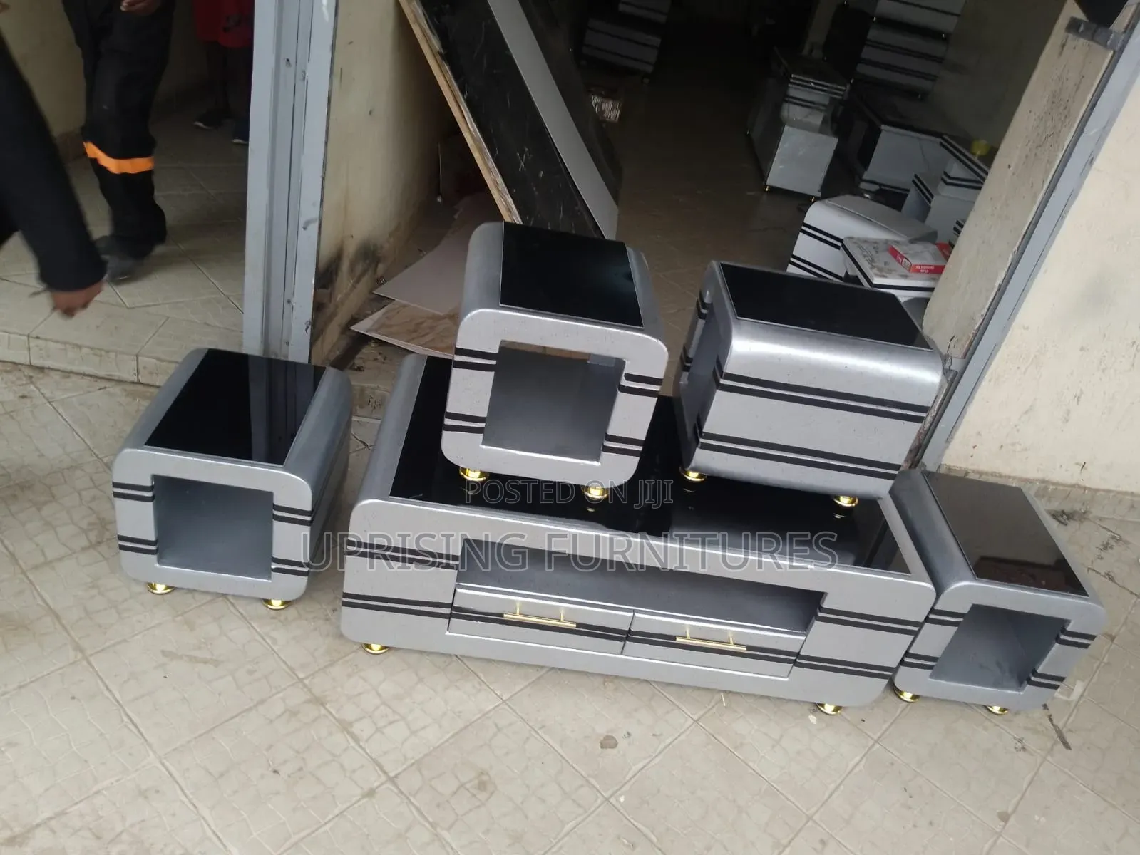 Coffee Table Gray + 4 Stools