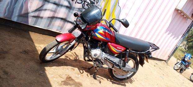 Bajaj Boxer 125 2025 Red - thumbnail 4