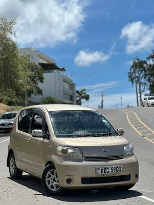 Toyota Porte 2013 Beige