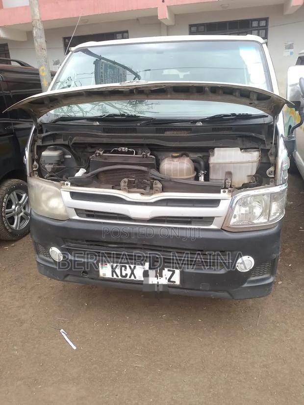 Toyota HiAce 2013 White