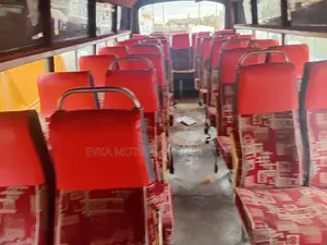 Isuzu Executive Bus 2009 Yellow