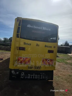 Isuzu Executive Bus 2010 Yellow
