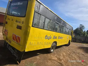 Isuzu Executive Bus 2010 Yellow