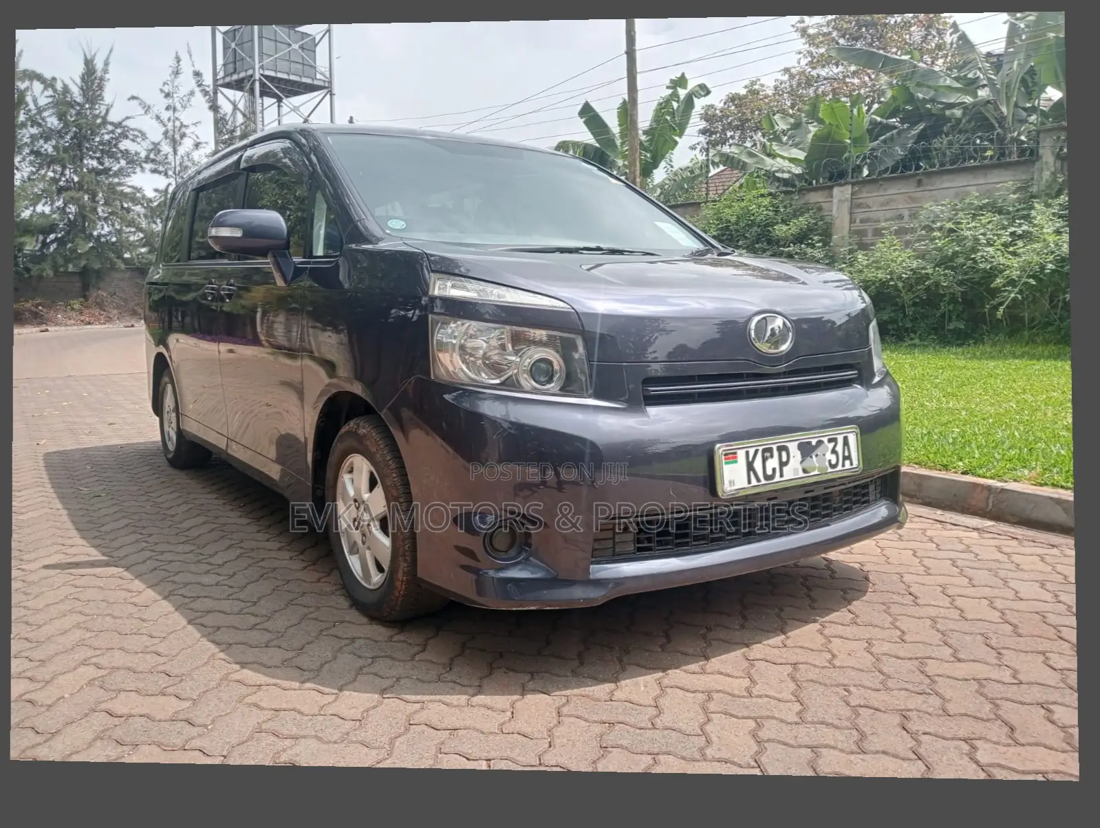 Toyota Voxy 2011 Blue