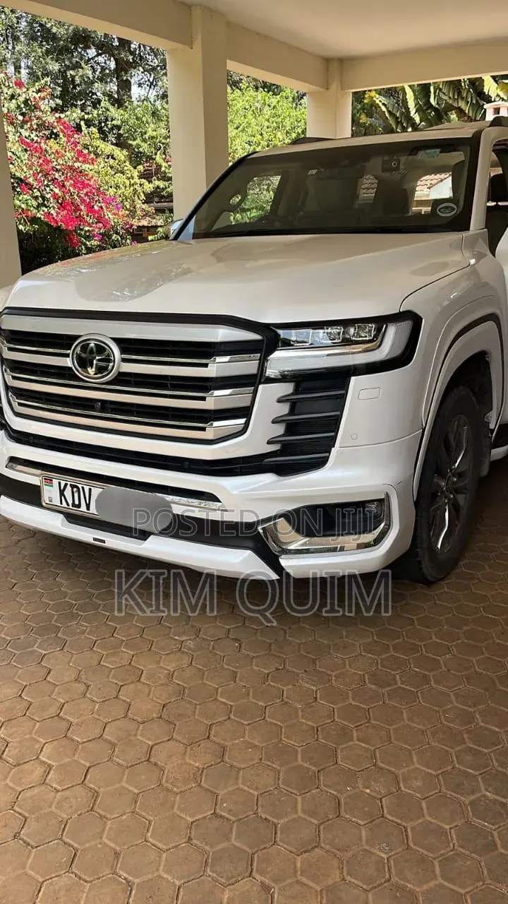 Toyota Land Cruiser 2023 White