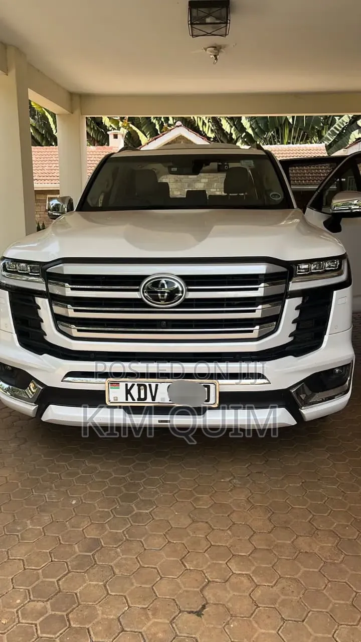 Toyota Land Cruiser 2023 White