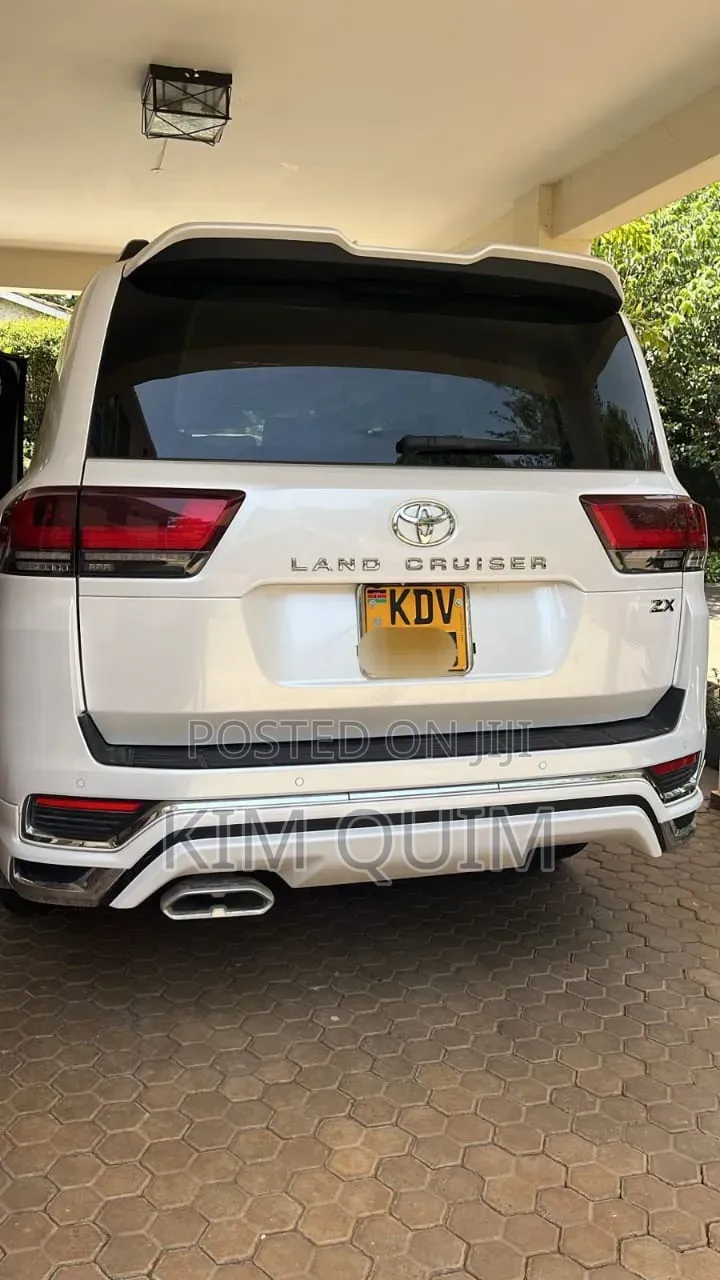Toyota Land Cruiser 2023 White