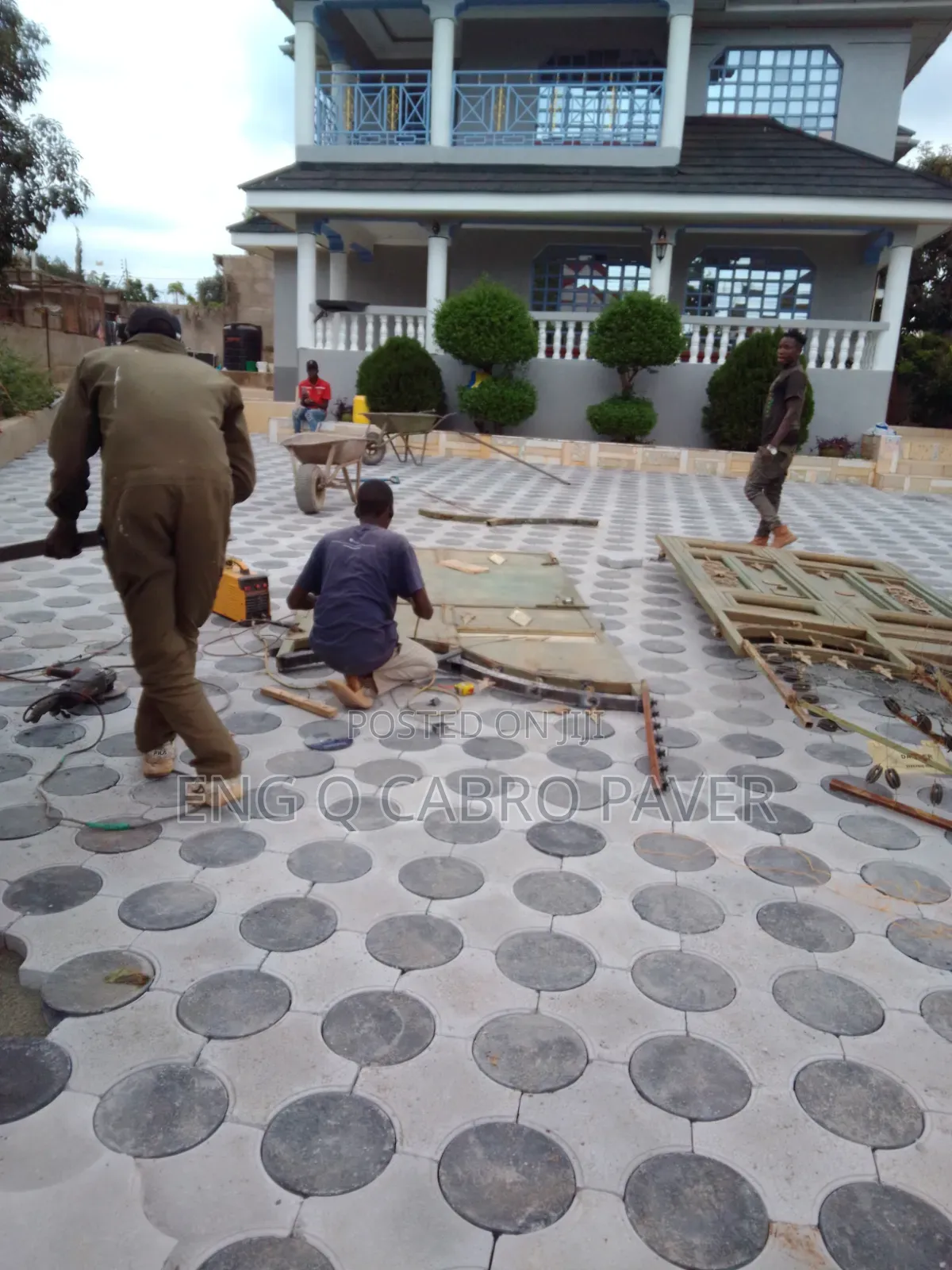 Professional Cabro Fixing and Polishing Landscaping Services
