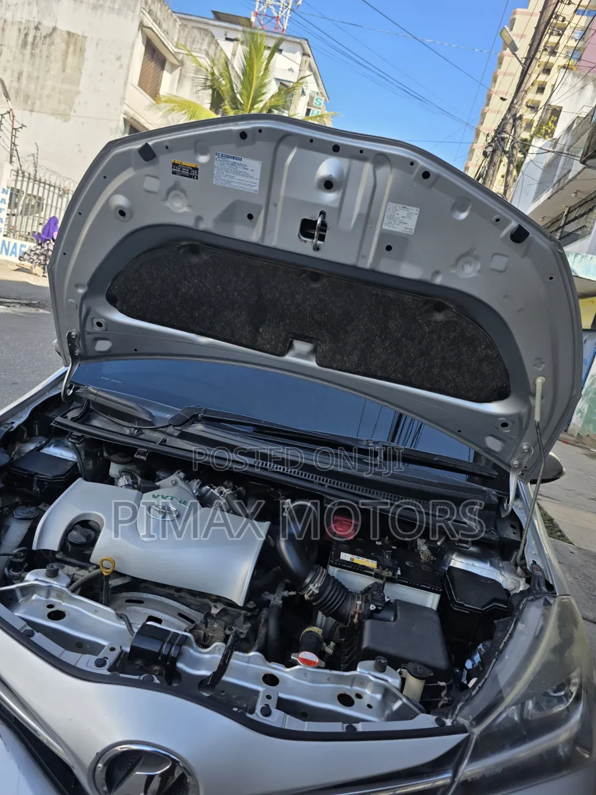 Toyota Vitz 2017 Silver