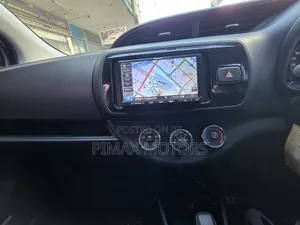 Toyota Vitz 2017 Silver
