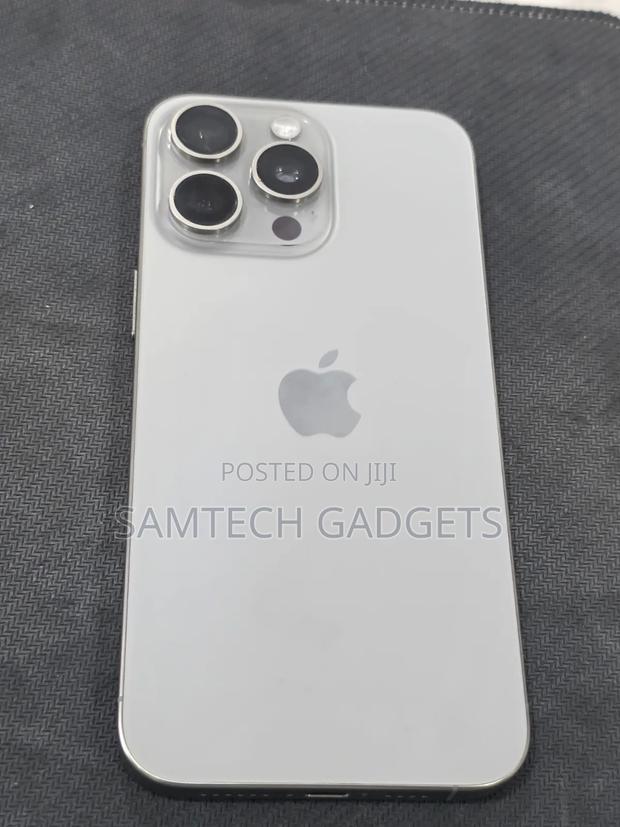 Apple iPhone 15 Pro Max 256 GB Gray - thumbnail 2