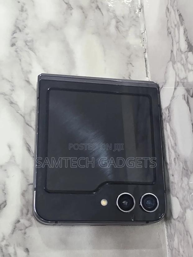 Samsung Galaxy Z Flip 5 256 GB Black - thumbnail 3