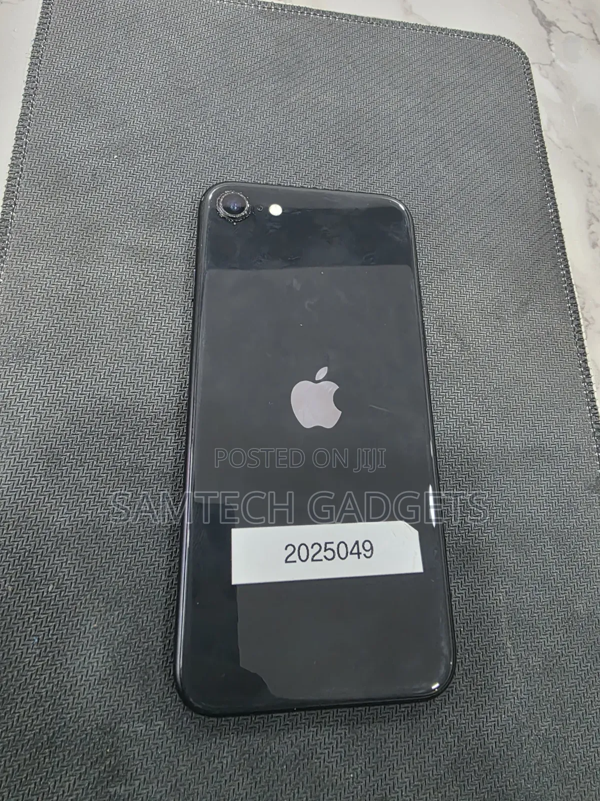 Apple iPhone SE (2020) 64 GB Black