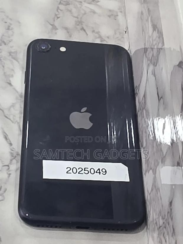 Apple iPhone SE (2020) 64 GB Black