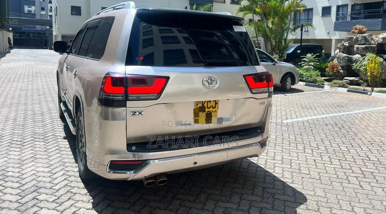 Toyota Land Cruiser 2014 Ivory