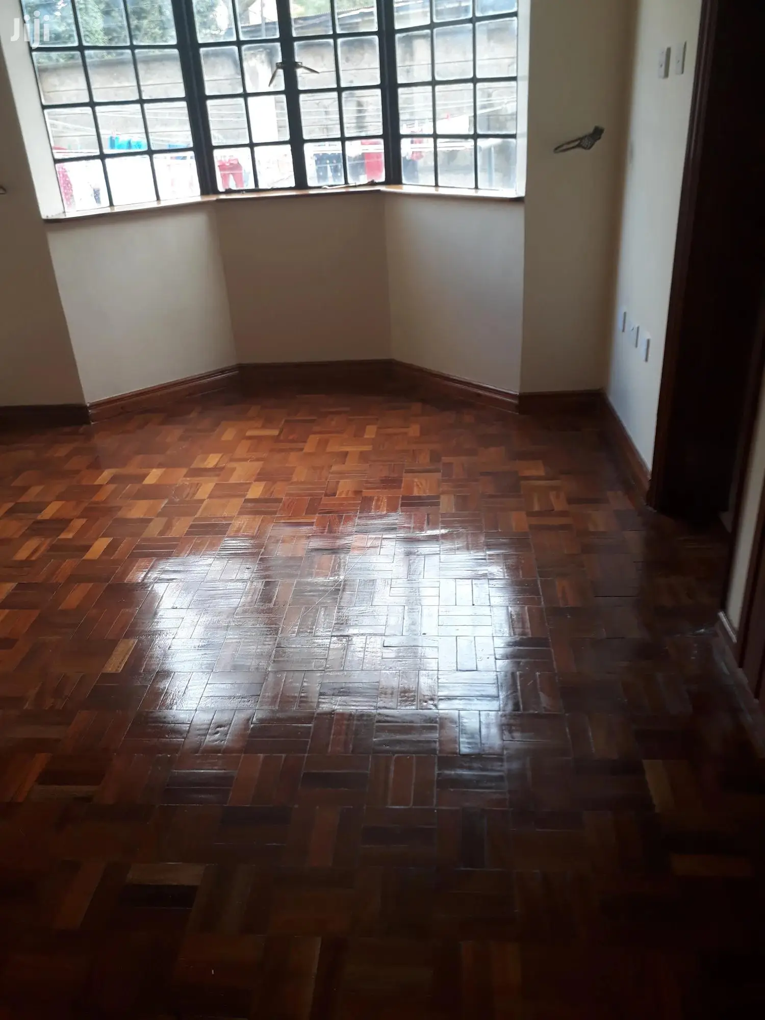 2br Plus SQ Lavington Near Valley Arcade