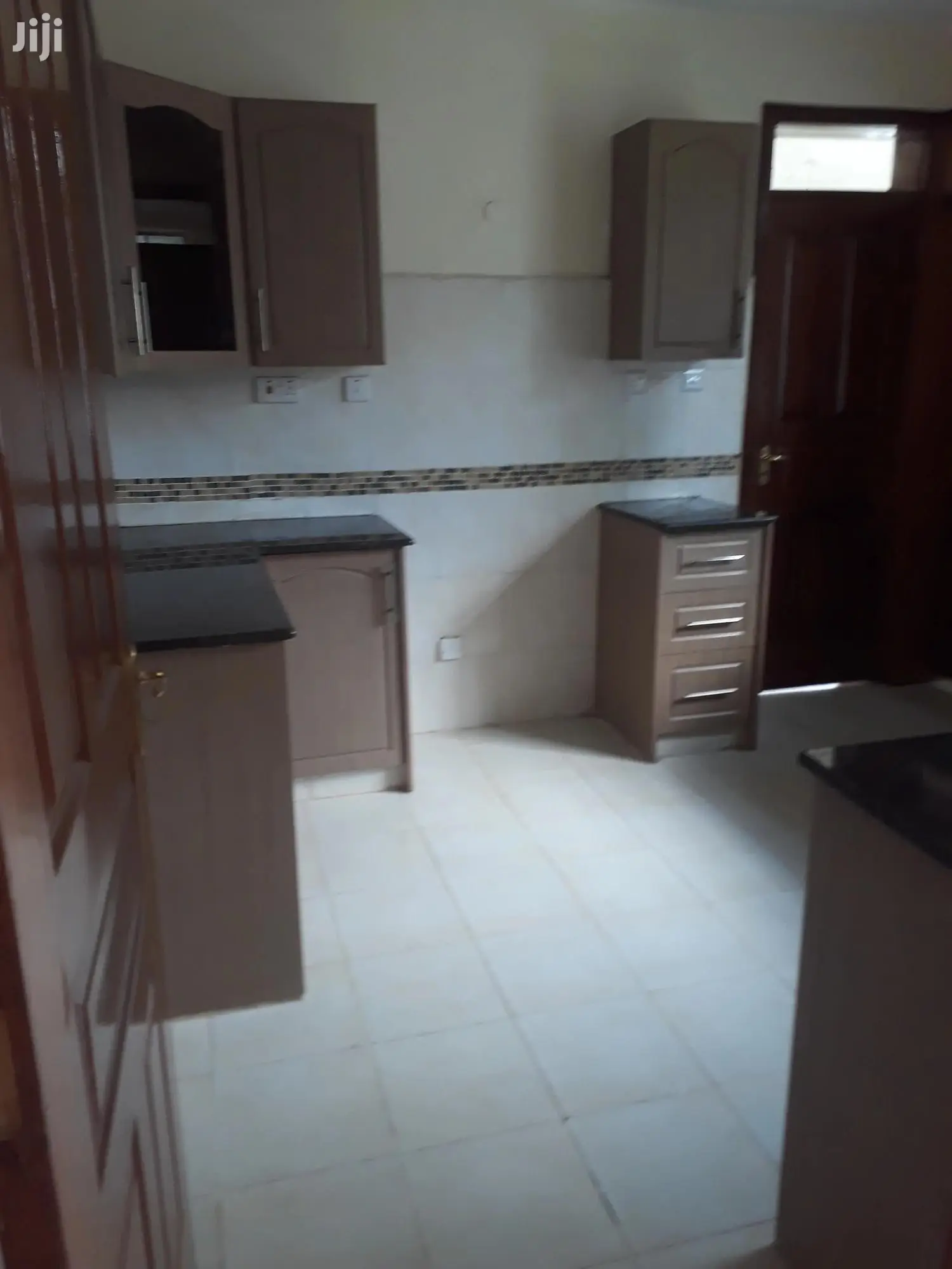 2br Plus SQ Lavington Near Valley Arcade