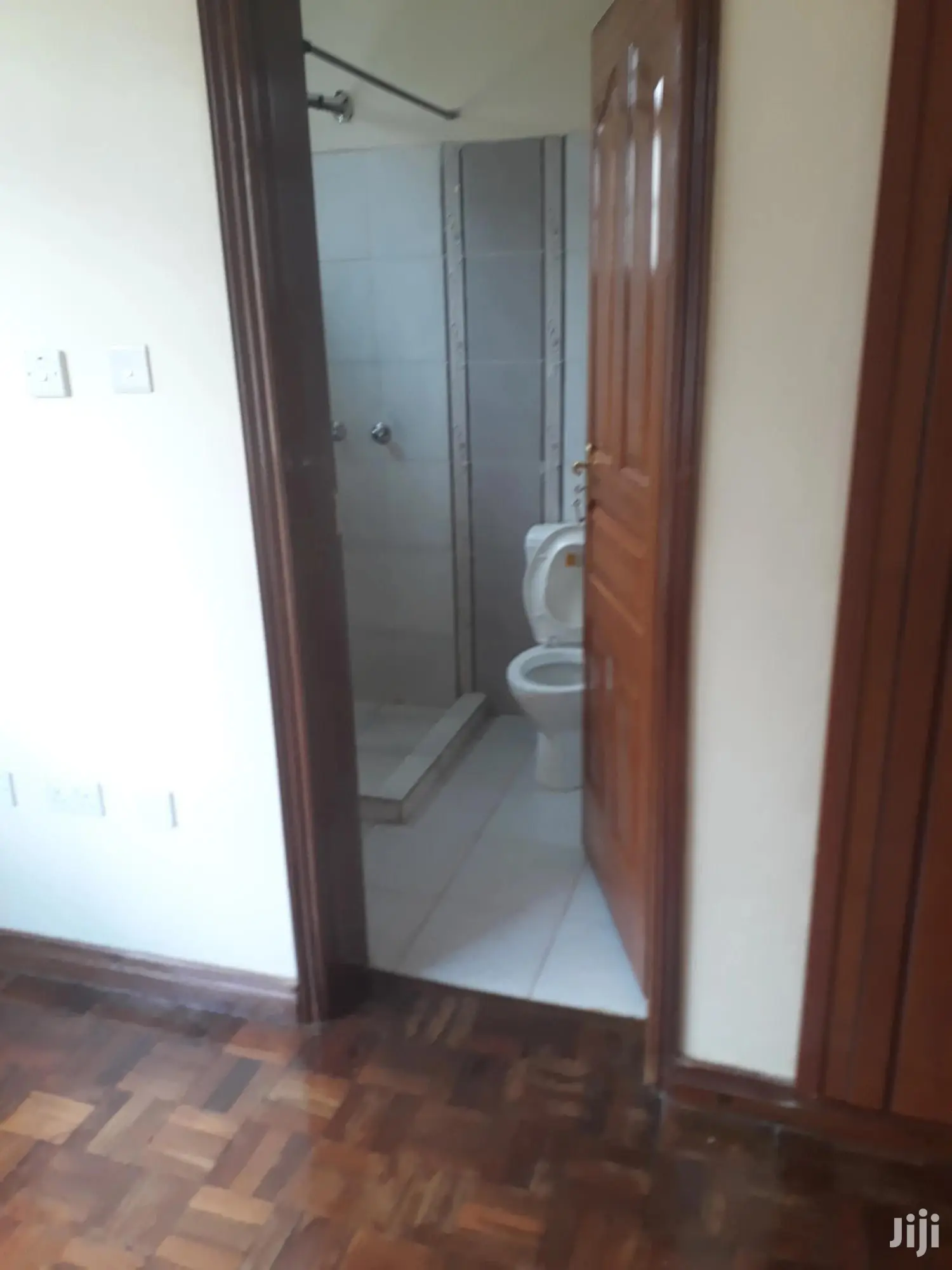 2br Plus SQ Lavington Near Valley Arcade