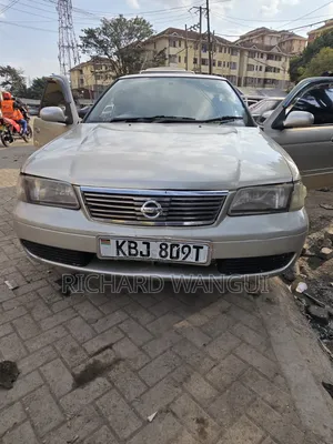 Nissan Sunny 2003 Gold