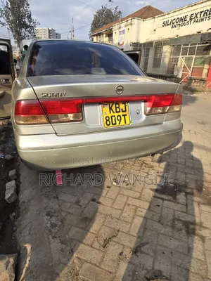 Nissan Sunny 2003 Gold