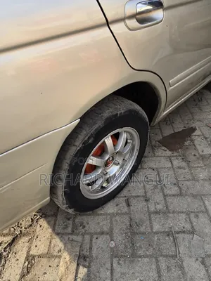 Nissan Sunny 2003 Gold