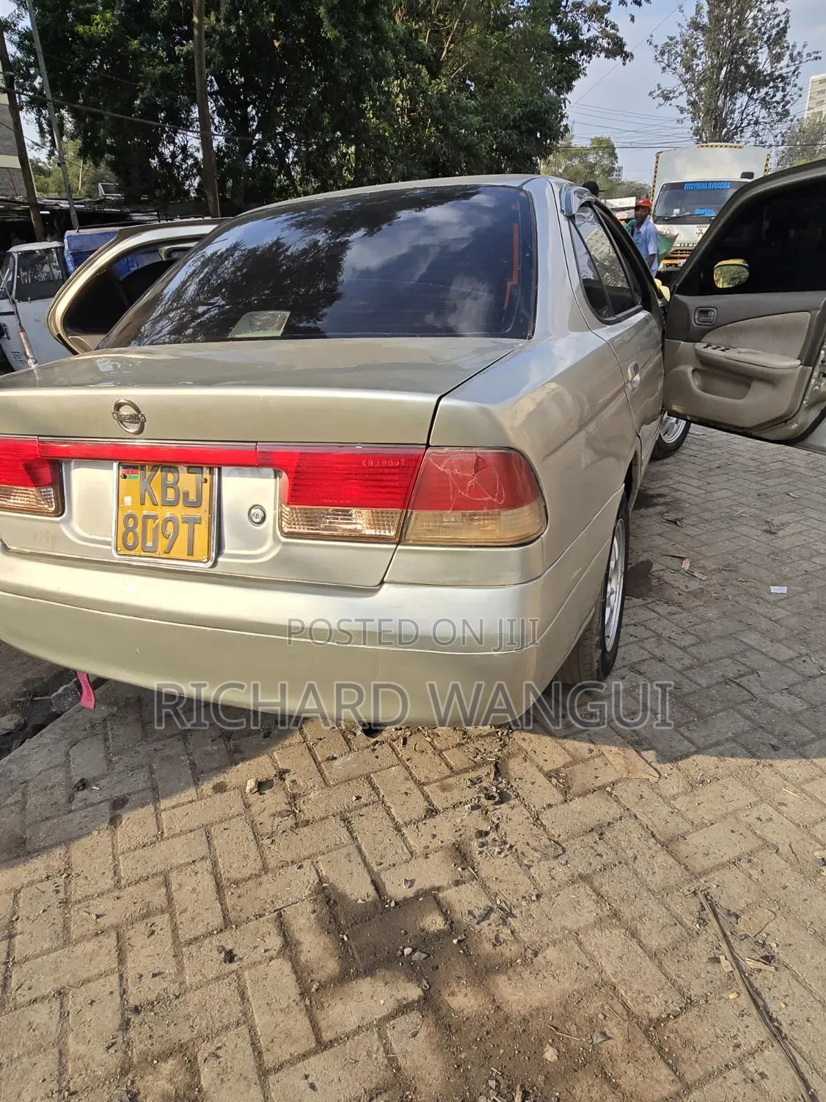 Nissan Sunny 2003 Gold