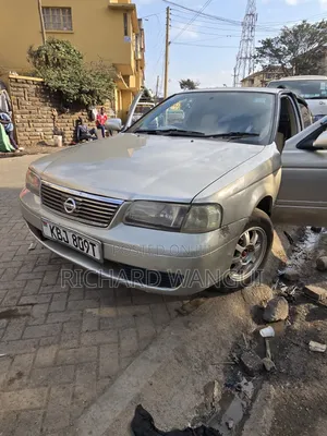 Nissan Sunny 2003 Gold