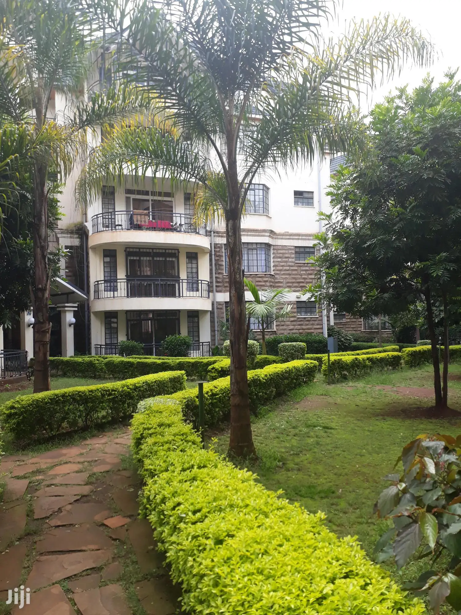 2br Plus SQ Lavington Near Valley Arcade