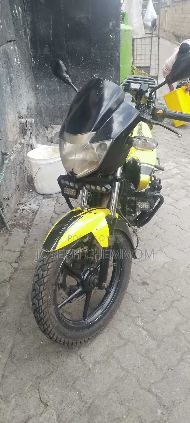 TVS Apache 160 4V 2011 Yellow