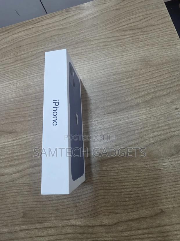 New Apple iPhone 13 256 GB Blue - thumbnail 3