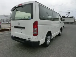 Toyota HiAce 2019 White
