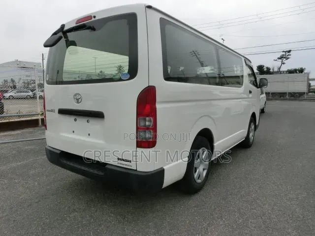 Toyota HiAce 2019 White
